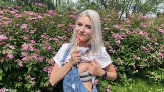 18 años jovencita rubia tiene sexo en un parque
