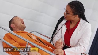 Porno Brazzers una doctora morena bien puta